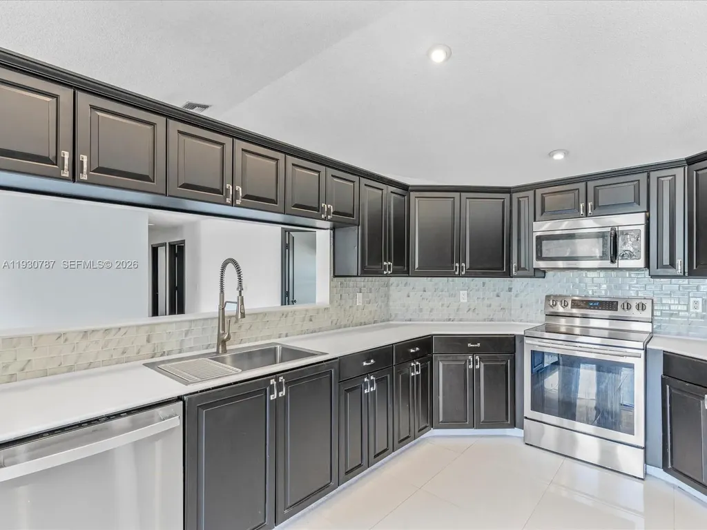 2940 NW 114th Way Coral Springs FL 33065