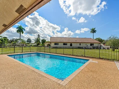 2940 NW 114th Way Coral Springs FL 33065