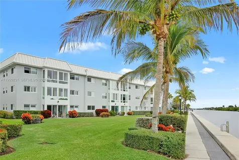 7 Colonial Club Drive Boynton Beach FL 33435