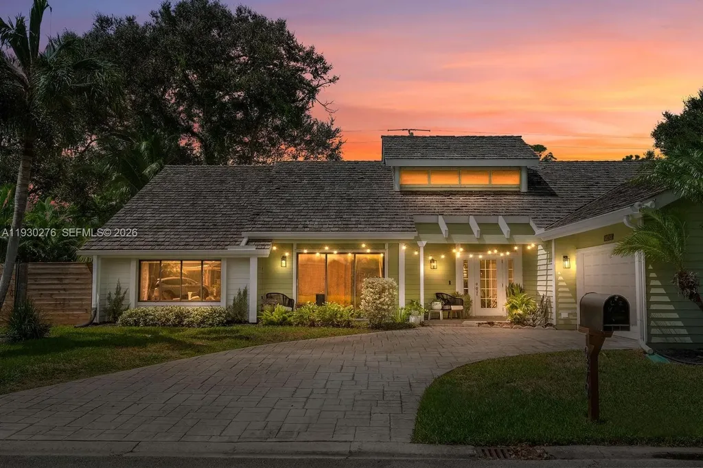 10370 SE Jupiter Narrows Drive Hobe Sound FL 33455