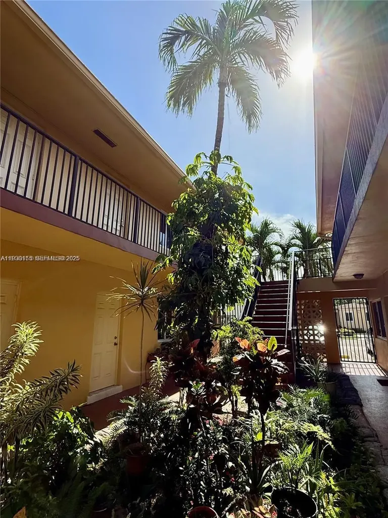 1733 Mayo Street Hollywood FL 33020