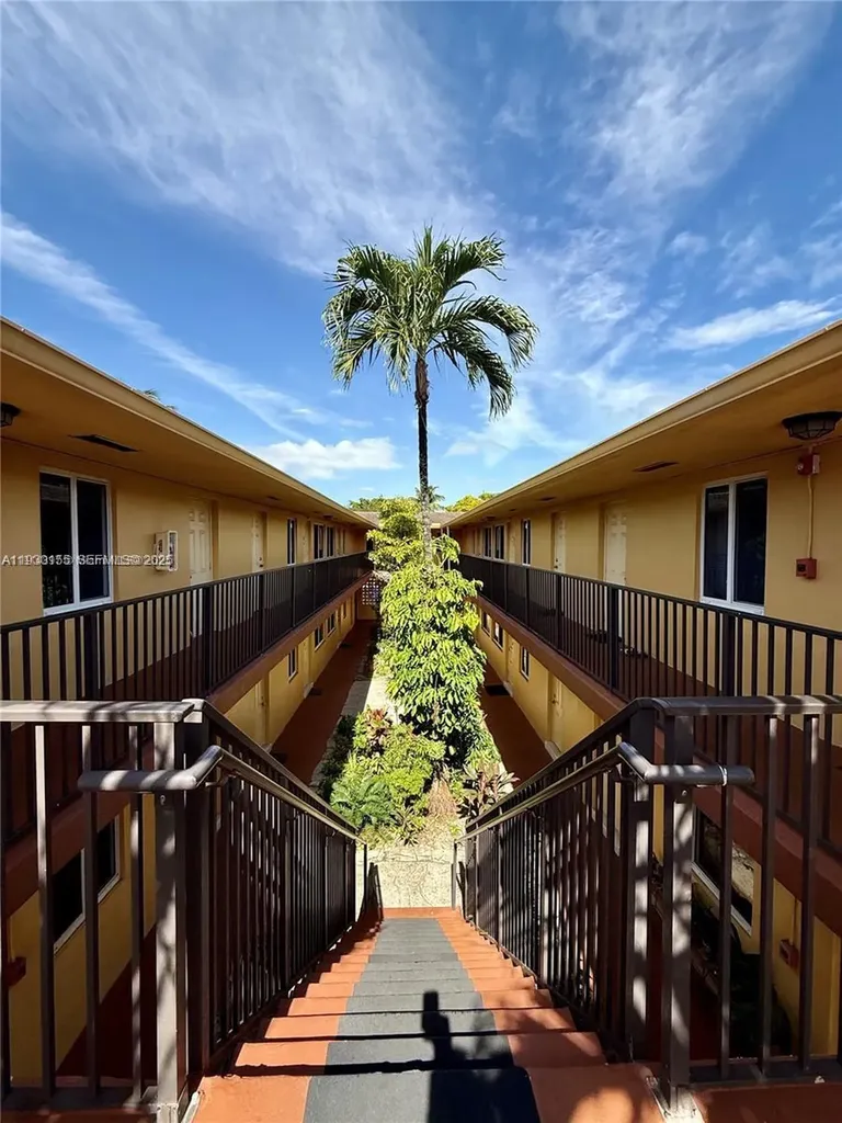 1733 Mayo Street Hollywood FL 33020