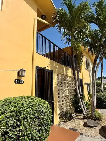1733 Mayo Street Hollywood FL 33020