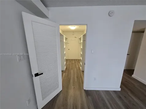 18061 Biscayne Boulevard Aventura FL 33160