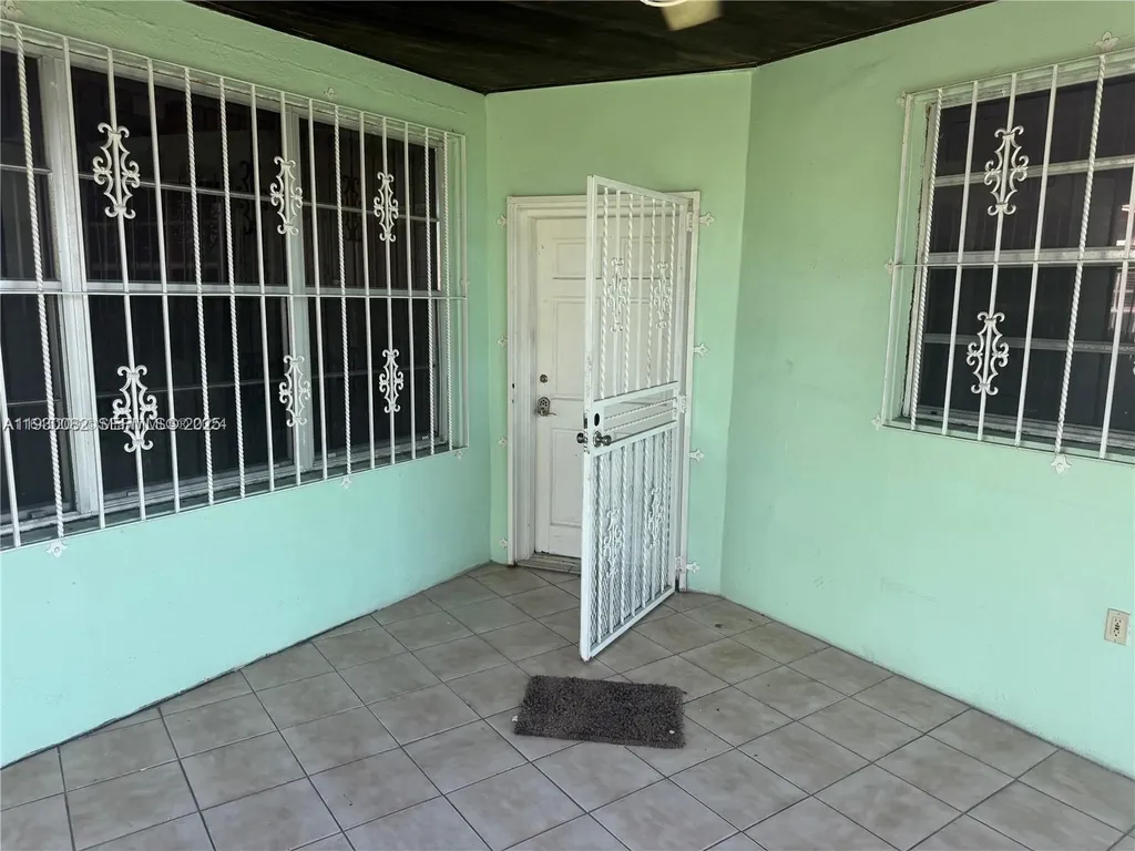 5147 NW 1st Street Miami FL 33126