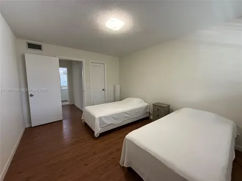 900 Tallwood Avenue Hollywood FL 33021