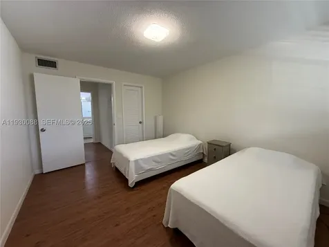900 Tallwood Avenue Hollywood FL 33021