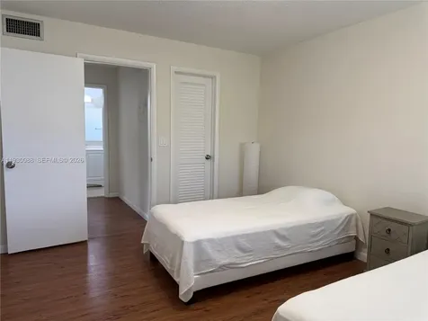 900 Tallwood Avenue Hollywood FL 33021
