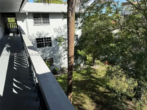 900 Tallwood Avenue Hollywood FL 33021