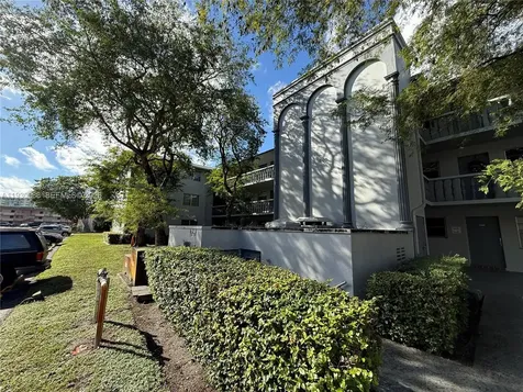 900 Tallwood Avenue Hollywood FL 33021