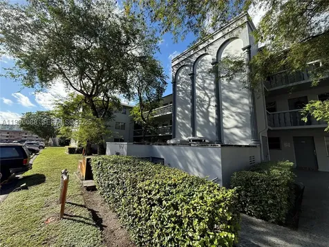 900 Tallwood Avenue Hollywood FL 33021