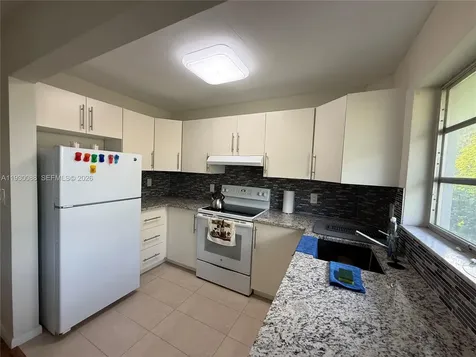 900 Tallwood Avenue Hollywood FL 33021