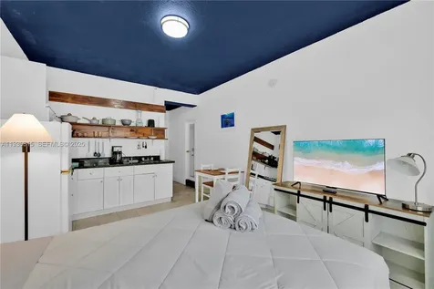 255 W 24th Street Miami Beach FL 33140