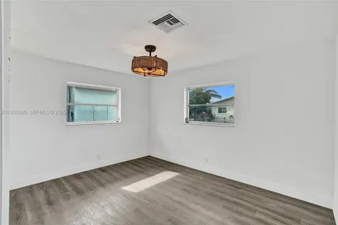 5810 NW 81st Avenue Tamarac FL 33321