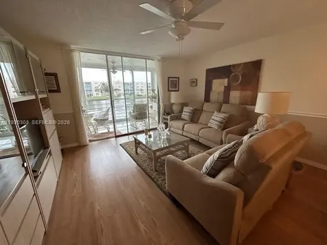 324 SE 10th Street Dania Beach FL 33004