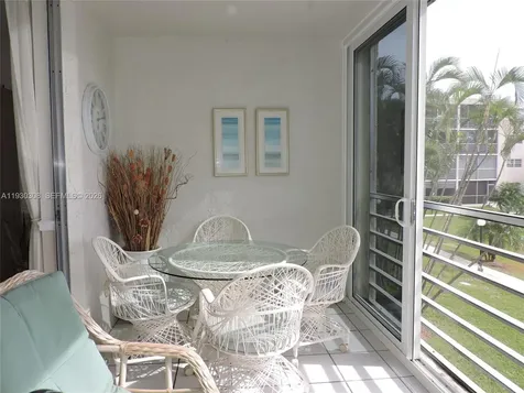 324 SE 10th Street Dania Beach FL 33004