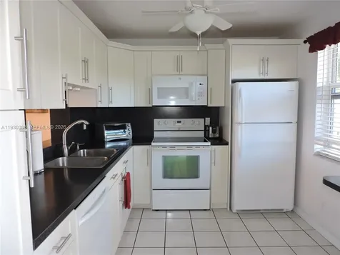 324 SE 10th Street Dania Beach FL 33004