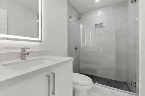 2737 W 55th Place Hialeah FL 33016