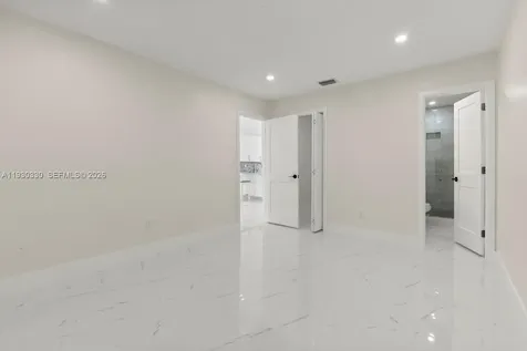 2737 W 55th Place Hialeah FL 33016