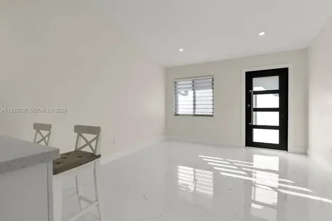 2737 W 55th Place Hialeah FL 33016
