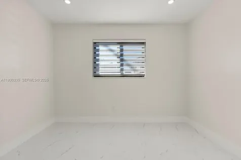 2737 W 55th Place Hialeah FL 33016
