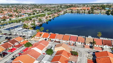 2737 W 55th Place Hialeah FL 33016