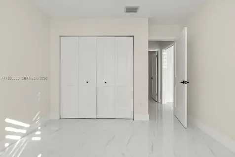 2737 W 55th Place Hialeah FL 33016