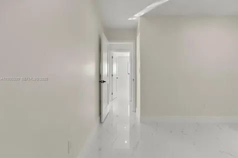 2737 W 55th Place Hialeah FL 33016