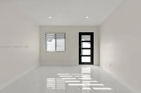 2737 W 55th Place Hialeah FL 33016