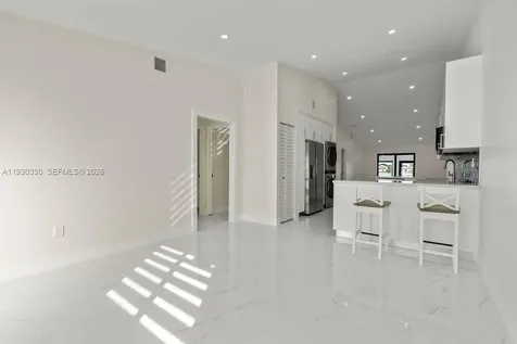 2737 W 55th Place Hialeah FL 33016