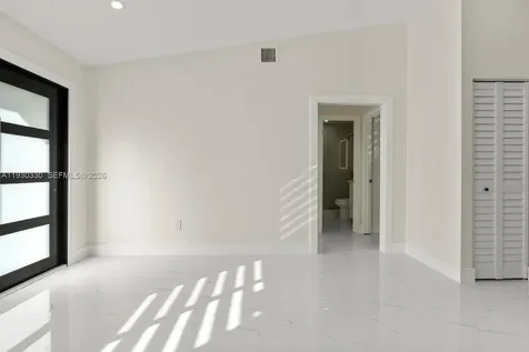 2737 W 55th Place Hialeah FL 33016
