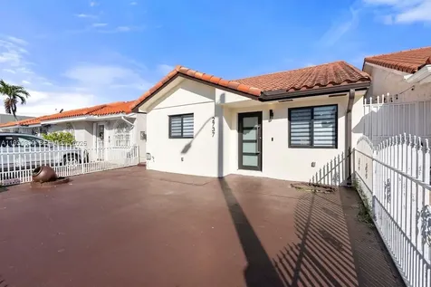 2737 W 55th Place Hialeah FL 33016