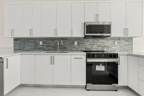 2737 W 55th Place Hialeah FL 33016