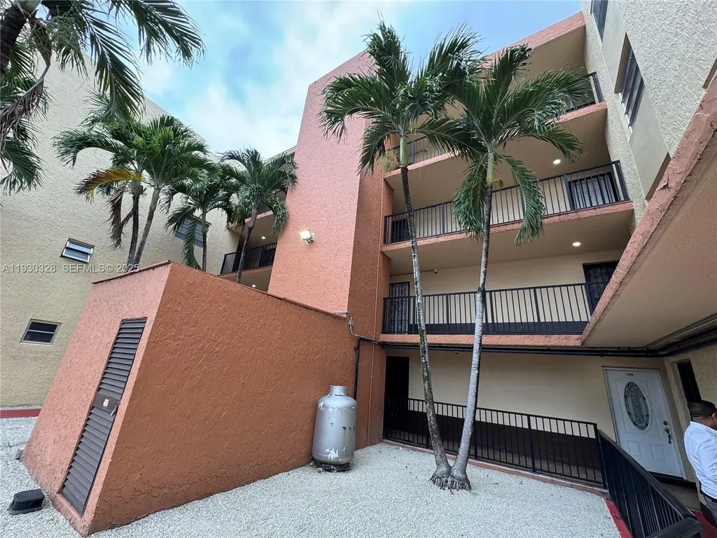677 SW 9th Avenue Miami FL 33130