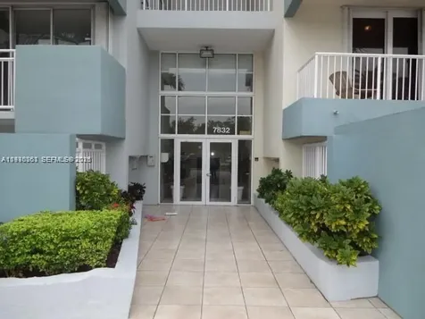 7832 Collins Avenue Miami Beach FL 33141