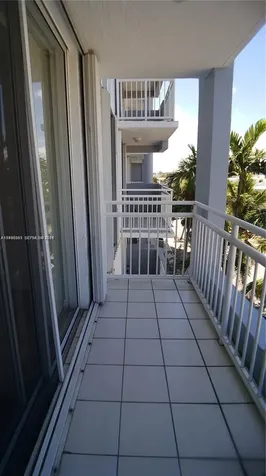 7832 Collins Avenue Miami Beach FL 33141