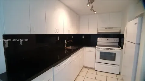 7832 Collins Avenue Miami Beach FL 33141
