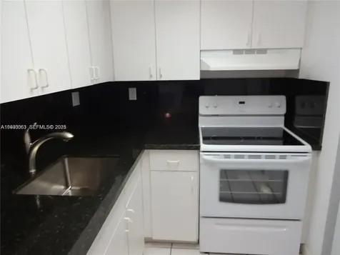 7832 Collins Avenue Miami Beach FL 33141