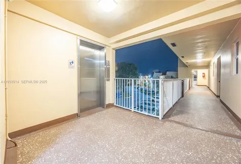 2811 N Pine Island Road Sunrise FL 33322