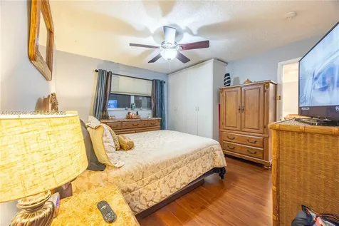 2811 N Pine Island Road Sunrise FL 33322