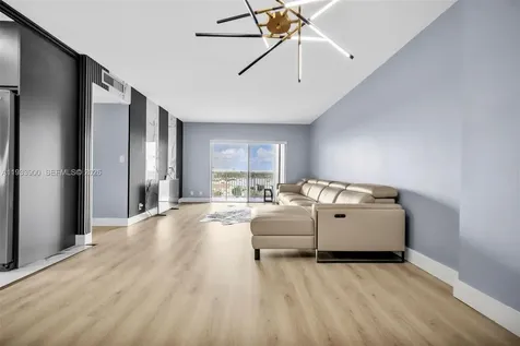 4200 Hillcrest Drive Hollywood FL 33021