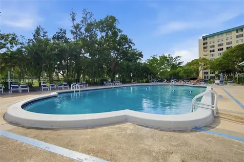 4200 Hillcrest Drive Hollywood FL 33021