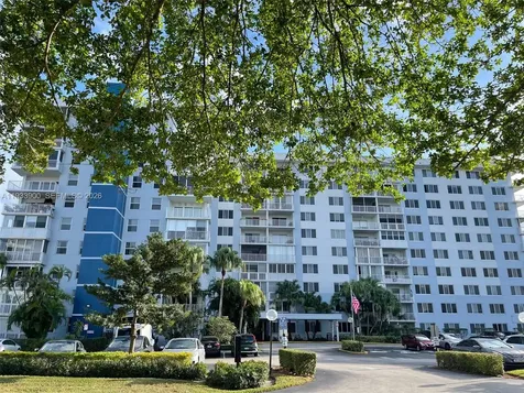 4200 Hillcrest Drive Hollywood FL 33021