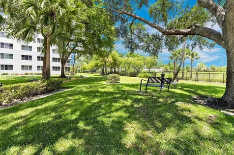 4200 Hillcrest Drive Hollywood FL 33021
