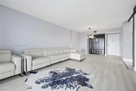 4200 Hillcrest Drive Hollywood FL 33021
