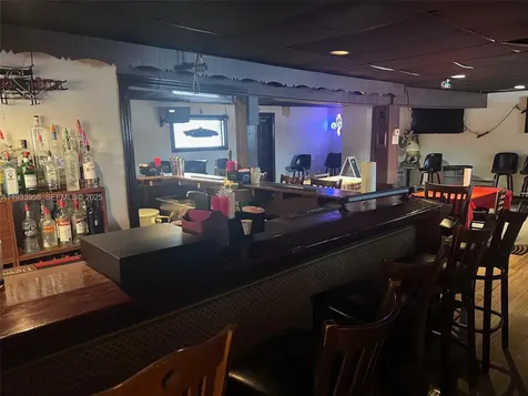 2610 N Dixie Highway Wilton Manors FL 33334