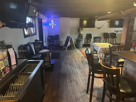 2610 N Dixie Highway Wilton Manors FL 33334