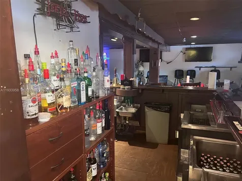 2610 N Dixie Highway Wilton Manors FL 33334