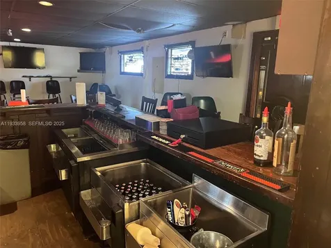 2610 N Dixie Highway Wilton Manors FL 33334