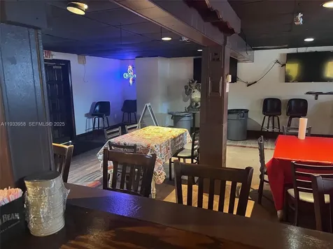 2610 N Dixie Highway Wilton Manors FL 33334